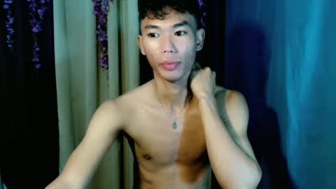 Snapshot of yourdreamboyx chatting on 01/01/25, 10:24 Rence online show from 01/01/25, 10:24