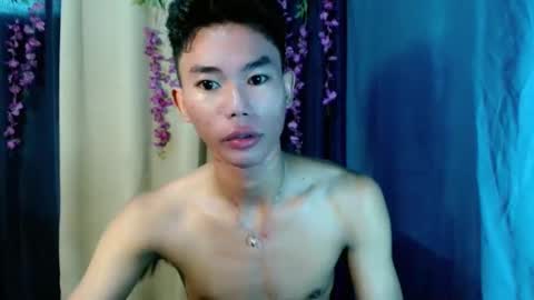 Snapshot of yourdreamboyx chatting on 01/27/25, 02:42 Rence online show from 01/27/25, 02:42