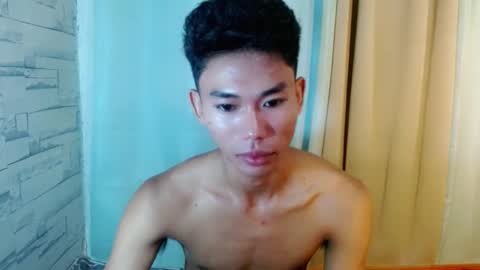 Snapshot of yourdreamboyx chatting on 02/13/25, 09:27 Rence online show from 02/13/25, 09:27
