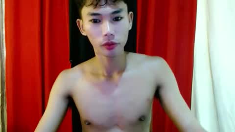 Snapshot of yourdreamboyx chatting on 02/19/25, 03:27 Rence online show from 02/19/25, 03:27