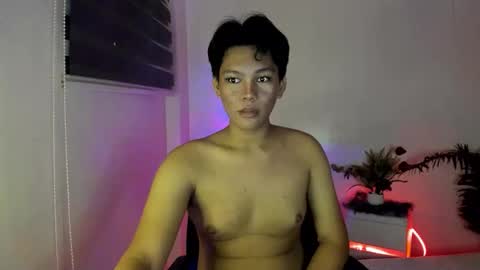 Snapshot of yourdreamboyxx chatting on 09/17/25, 07:48 HEN online show from 09/17/25, 07:48