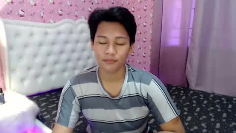 Snapshot of yourdreamboyxx chatting on 09/30/25, 02:49 HEN online show from 09/30/25, 02:49