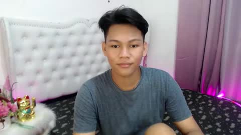 Snapshot of yourdreamboyxx chatting on 10/06/25, 12:02 HEN online show from 10/06/25, 12:02