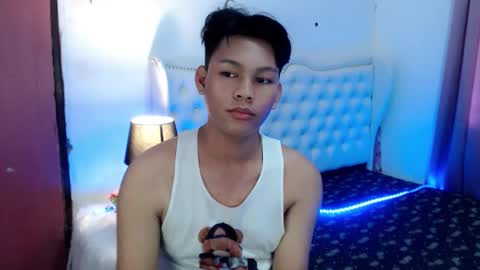 Snapshot of yourdreamboyxx chatting on 10/08/25, 05:05 HEN online show from 10/08/25, 05:05