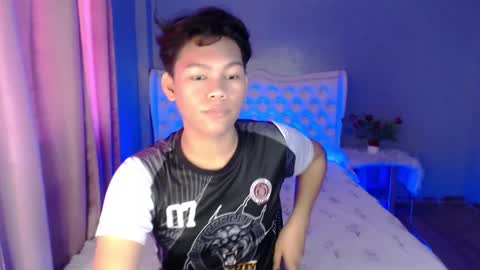 Snapshot of yourdreamboyxx chatting on 11/01/25, 12:45 HEN online show from 11/01/25, 12:45