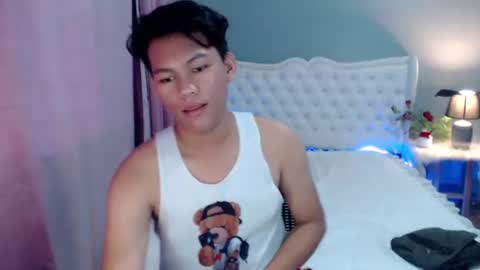 Snapshot of yourdreamboyxx chatting on 11/06/25, 10:54 HEN online show from 11/06/25, 10:54