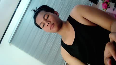 Snapshot of yourdreamboyxx chatting on 11/19/25, 03:12 HEN online show from 11/19/25, 03:12