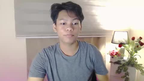 Snapshot of yourdreamboyxx chatting on 11/20/25, 04:29 HEN online show from 11/20/25, 04:29