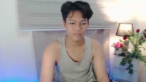 Snapshot of yourdreamboyxx chatting on 11/21/25, 04:27 HEN online show from 11/21/25, 04:27