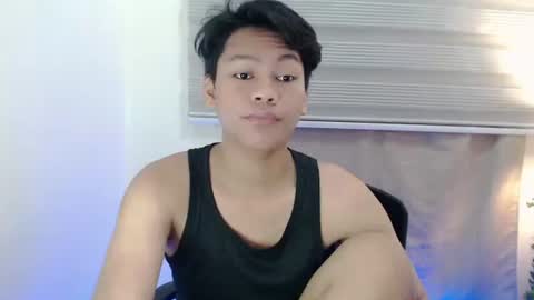 Snapshot of yourdreamboyxx chatting on 11/22/25, 06:51 HEN online show from 11/22/25, 06:51