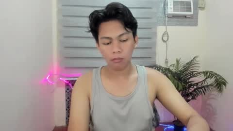 Snapshot of yourdreamboyxx chatting on 11/27/25, 11:34 HEN online show from 11/27/25, 11:34