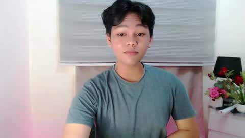 Snapshot of yourdreamboyxx chatting on 11/30/25, 09:08 HEN online show from 11/30/25, 09:08