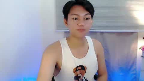 Snapshot of yourdreamboyxx chatting on 12/04/25, 09:56 HEN online show from 12/04/25, 09:56