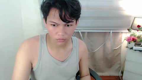 Snapshot of yourdreamboyxx chatting on 12/14/25, 01:11 HEN online show from 12/14/25, 01:11