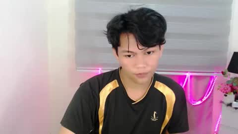 Snapshot of yourdreamboyxx chatting on 12/14/25, 10:58 HEN online show from 12/14/25, 10:58