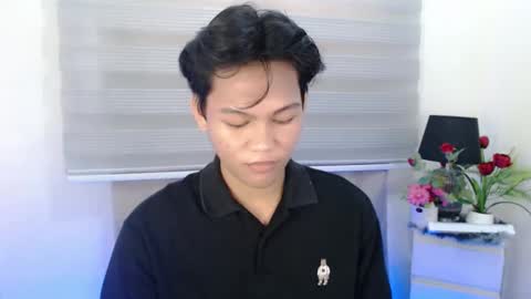 Snapshot of yourdreamboyxx chatting on 12/17/25, 12:16 HEN online show from 12/17/25, 12:16