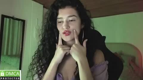 Snapshot of yourdreamgirl2025 chatting on 06/17/26, 12:02 yourdreamgirl2025 online show from 06/17/26, 12:02