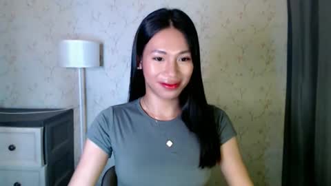Snapshot of yourdreamgirlgwen chatting on 06/08/26, 01:28 GWENI online show from 06/08/26, 01:28
