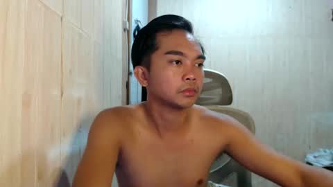 Snapshot of yourfantasyboyjr chatting on 11/17/25, 12:11 i am your dream boy JR online show from 11/17/25, 12:11