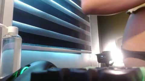 yourfantasyyy_ online show from 02/15/26, 07:51