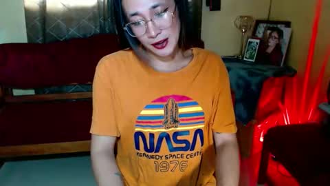 ZOE KHATE online show from 12/04/25, 10:51