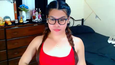 Snapshot of yourgoddesscruella chatting on 03/19/26, 02:43 yourgoddesscruella online show from 03/19/26, 02:43