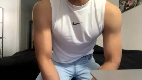 Snapshot of yourguuy21 chatting on 11/21/25, 02:21 yourguuy21 online show from 11/21/25, 02:21