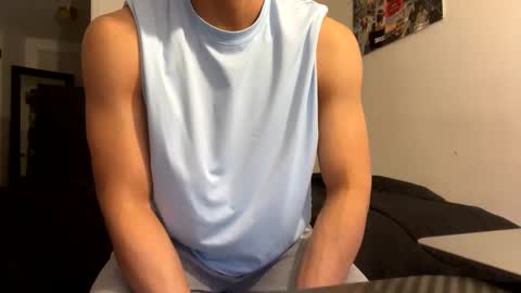 Snapshot of yourguuy21 chatting on 11/23/25, 04:45 yourguuy21 online show from 11/23/25, 04:45