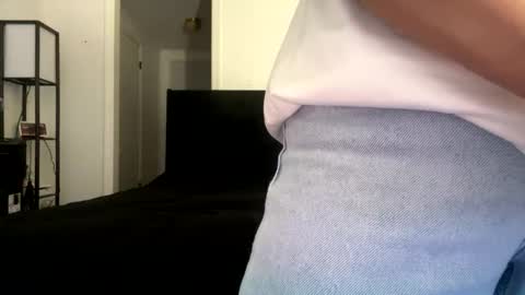 Snapshot of yourguuy21 chatting on 12/01/25, 02:05 yourguuy21 online show from 12/01/25, 02:05