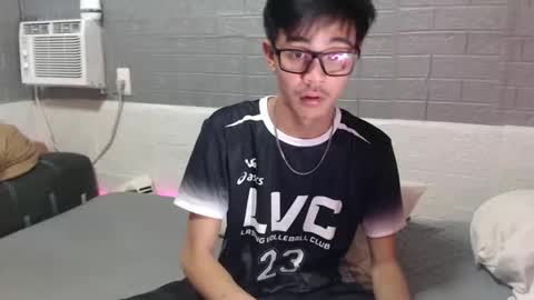 Snapshot of yourguy_josh23 chatting on 04/20/26, 03:31 Josh online show from 04/20/26, 03:31
