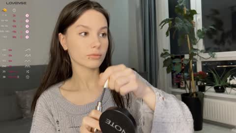 Snapshot of yourher0in chatting on 12/20/24, 01:11 Aida online show from 12/20/24, 01:11