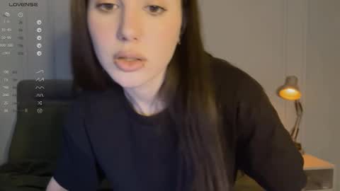 Snapshot of yourher0in chatting on 02/15/25, 12:01 Aida online show from 02/15/25, 12:01