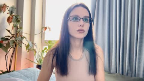 Snapshot of yourher0in chatting on 03/05/25, 09:16 Aida online show from 03/05/25, 09:16