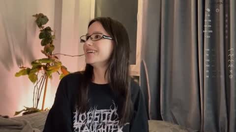 Snapshot of yourher0in chatting on 03/11/25, 03:45 Aida online show from 03/11/25, 03:45