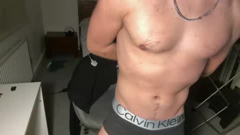 yourhotdude99 online show from 04/14/26, 08:04