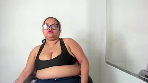 Snapshot of yourlittlewife chatting on 09/30/25, 11:15 yourlittlewife online show from 09/30/25, 11:15