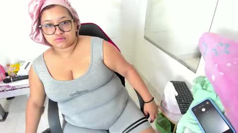 Snapshot of yourlittlewife chatting on 10/13/25, 10:48 yourlittlewife online show from 10/13/25, 10:48