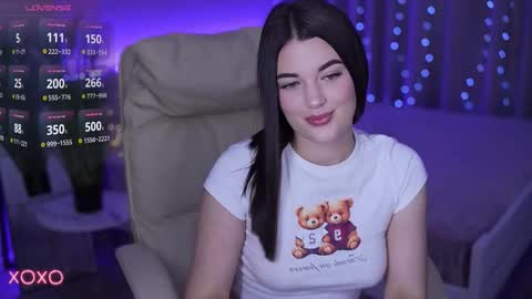 L O L A online show from 10/21/25, 06:52