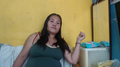 Snapshot of yourlove_regine chatting on 01/14/25, 04:47 Regine online show from 01/14/25, 04:47