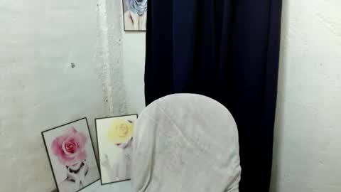 Snapshot of yourlove_regine chatting on 09/30/25, 03:22 Regine online show from 09/30/25, 03:22
