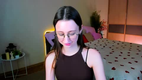 Snapshot of yourlovelystoryy chatting on 05/11/26, 04:04 Vetta online show from 05/11/26, 04:04