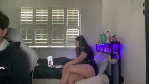 yourmila1 online show from 02/25/26, 09:46