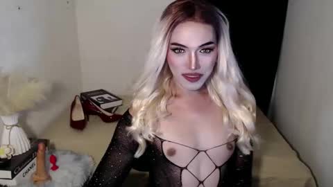 TIFFANY SUCKING QUEEN online show from 05/15/26, 06:15