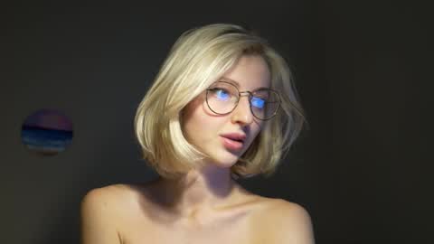 Eva online show from 01/17/25, 02:39