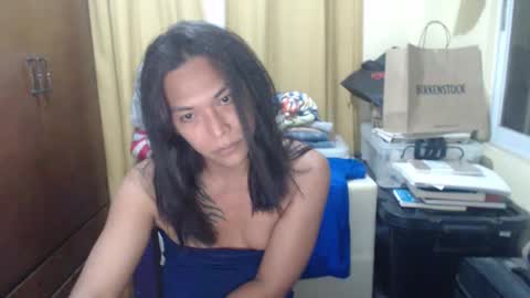 Snapshot of yourpinoy chatting on 04/25/26, 01:03 Iring online show from 04/25/26, 01:03
