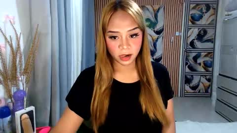 Snapshot of yourqueen_kaye chatting on 05/26/26, 01:56 kaye online show from 05/26/26, 01:56