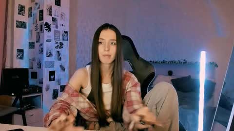 Snapshot of yourrdanceteacher chatting on 09/12/25, 09:37 Eva online show from 09/12/25, 09:37