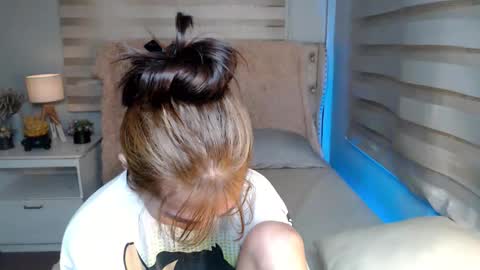 Snapshot of yoursexservice chatting on 10/16/25, 11:28    online show from 10/16/25, 11:28