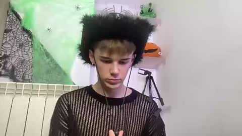 Snapshot of yoursweetyguy chatting on 10/29/25, 04:42 yoursweetyguy online show from 10/29/25, 04:42