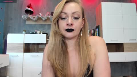 Snapshot of yourvenus00 chatting on 12/27/24, 01:28 YourVenus00 -Follow my OF online show from 12/27/24, 01:28